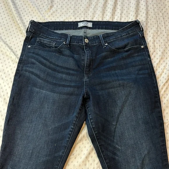 Women’s Levi’s - NWOT - Picture 3 of 5